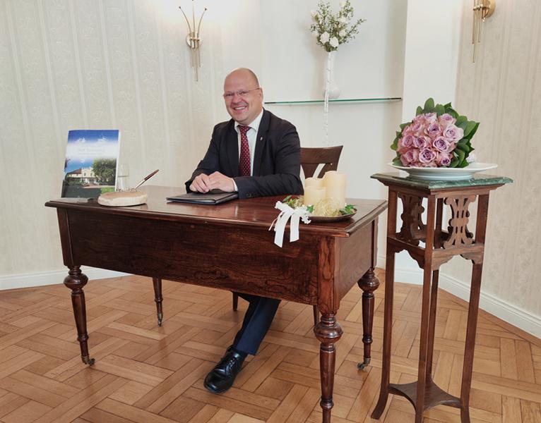 Grusswort vom Bürgermeister Kai Eggert in der Zeitung Regionalmagazin Laazen zum Jahresausklang 2022 grusswort kai eggert jahresausklang 2022 in zeitung laatzen regionalmagazin